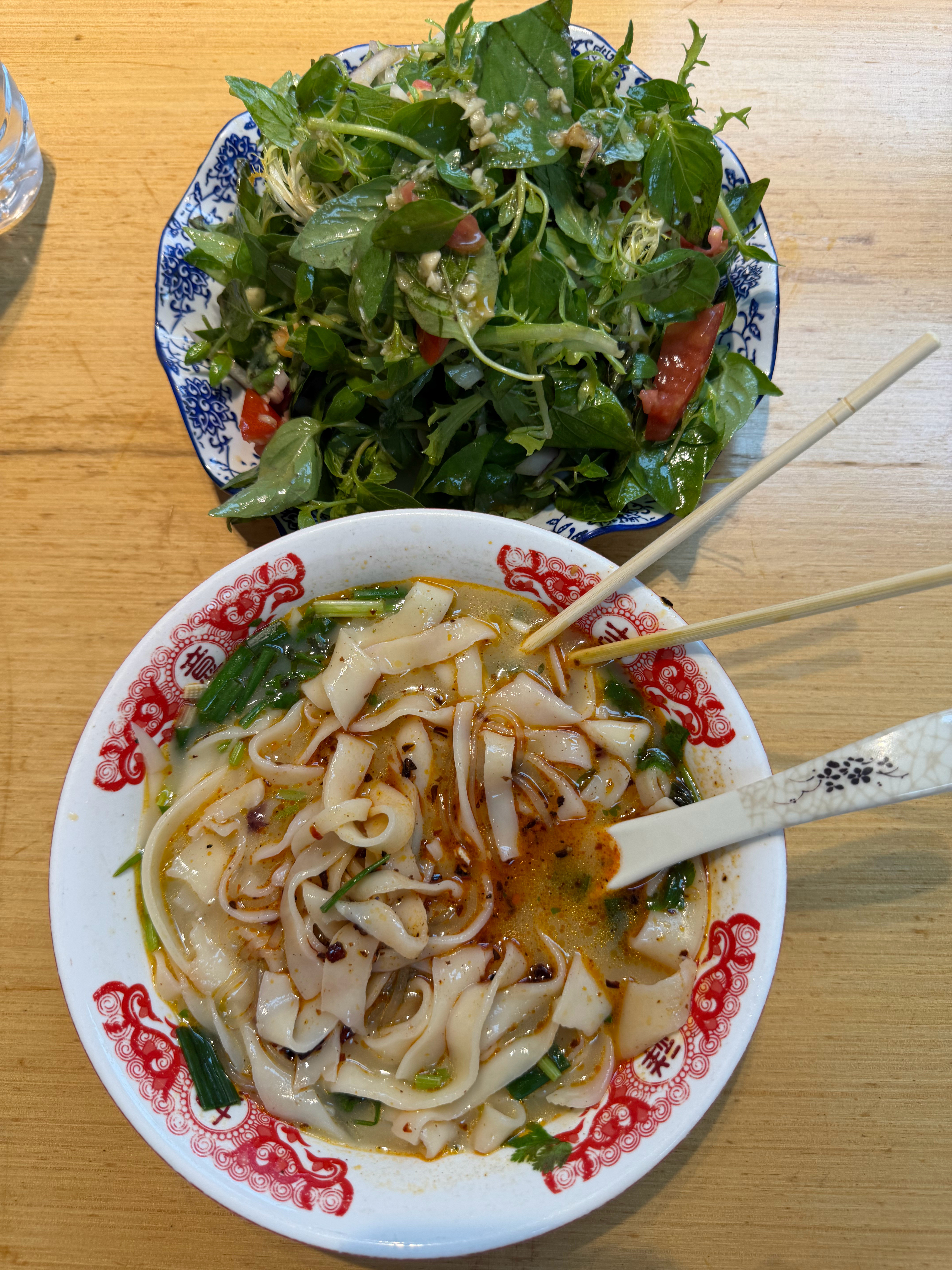 怼碗烩面，还有凉拌荊芥