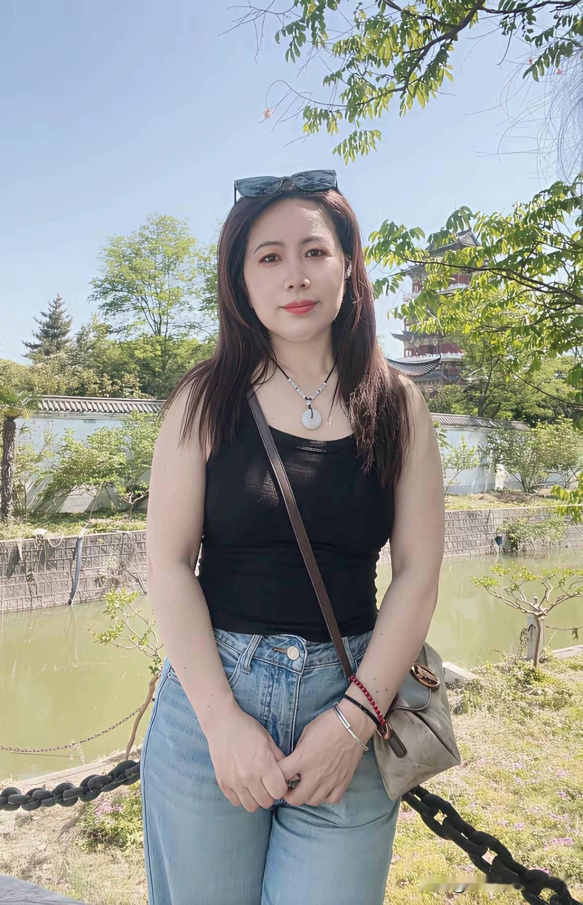 牛仔长裤和短裤,你们喜欢哪个?牛仔长裤和短裤，各有各的魅力。夏天穿牛仔短裤那叫