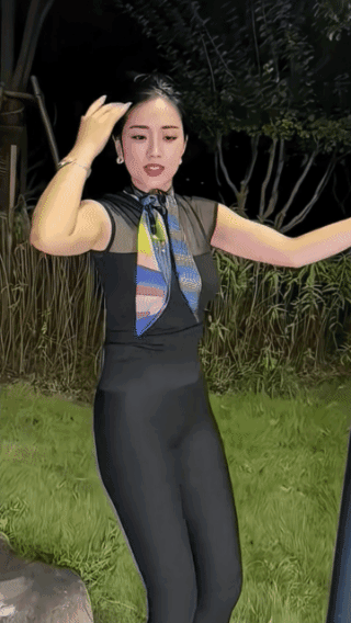 视觉冲击，尽显美感！夜晚黑天，黑色长发，黑色紧身衣，黑色柱子！把洁白