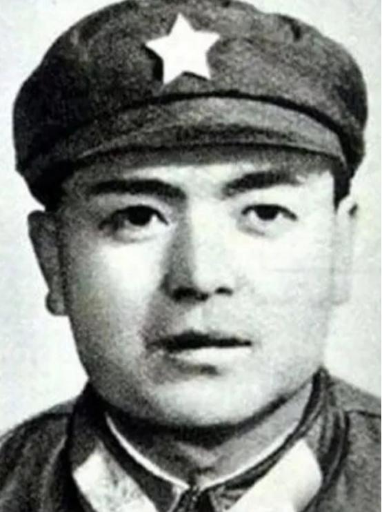 1979年2月19日，55军坦克团7连连长李德贵的坐车705号坦克陷在了稻田里无