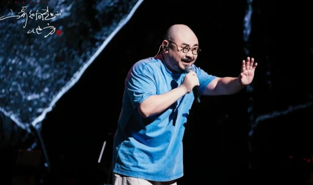 大连演唱会高清图，因为去了现场，每一张图都很都很熟悉。图一就是刀郎笑容可掬和大