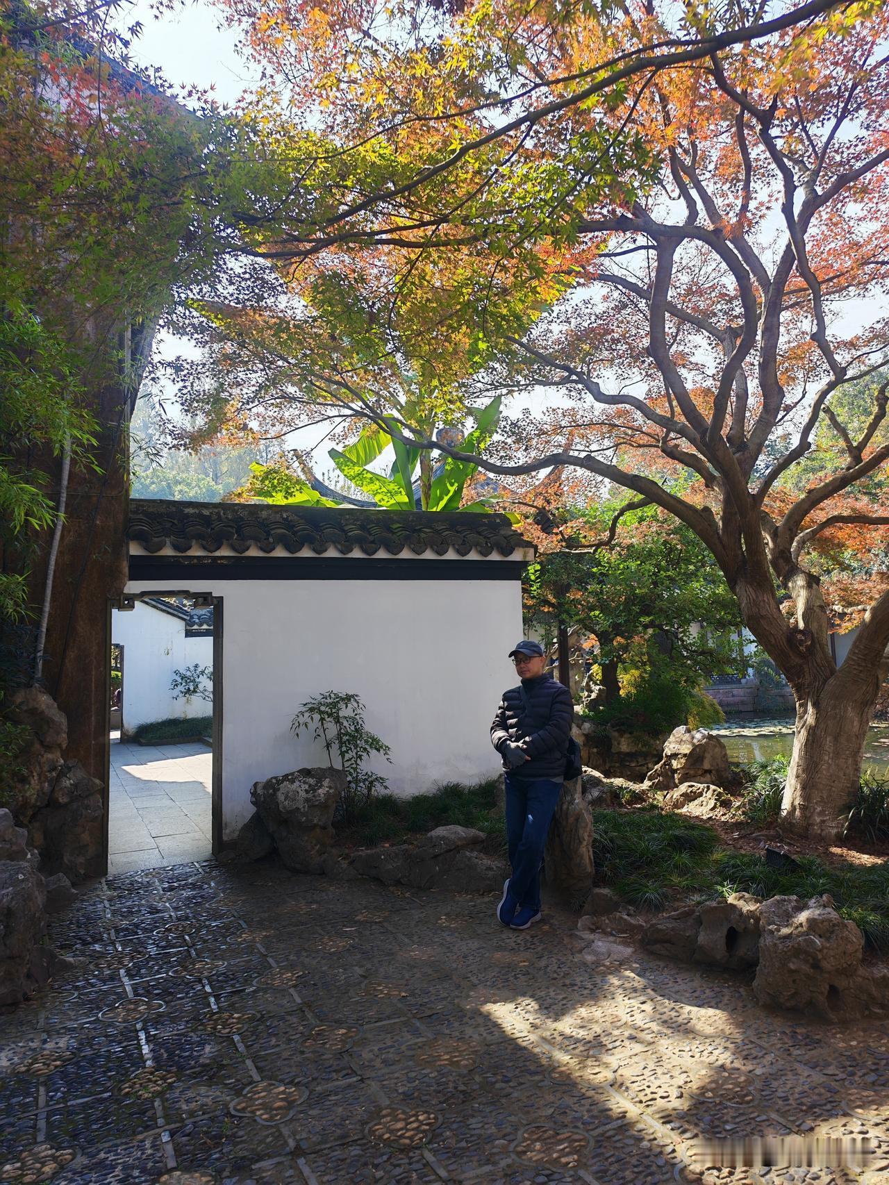 我在老家任教的初中，十几年前就没有了。并不是它没有名气，反过来它曾经非常有名，当