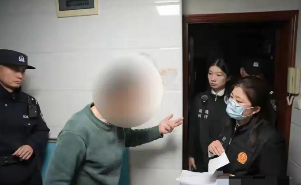 亲情终抵不过金钱！上海，一八旬老太10年前拿出90万，全款买了一套房，房子登记在