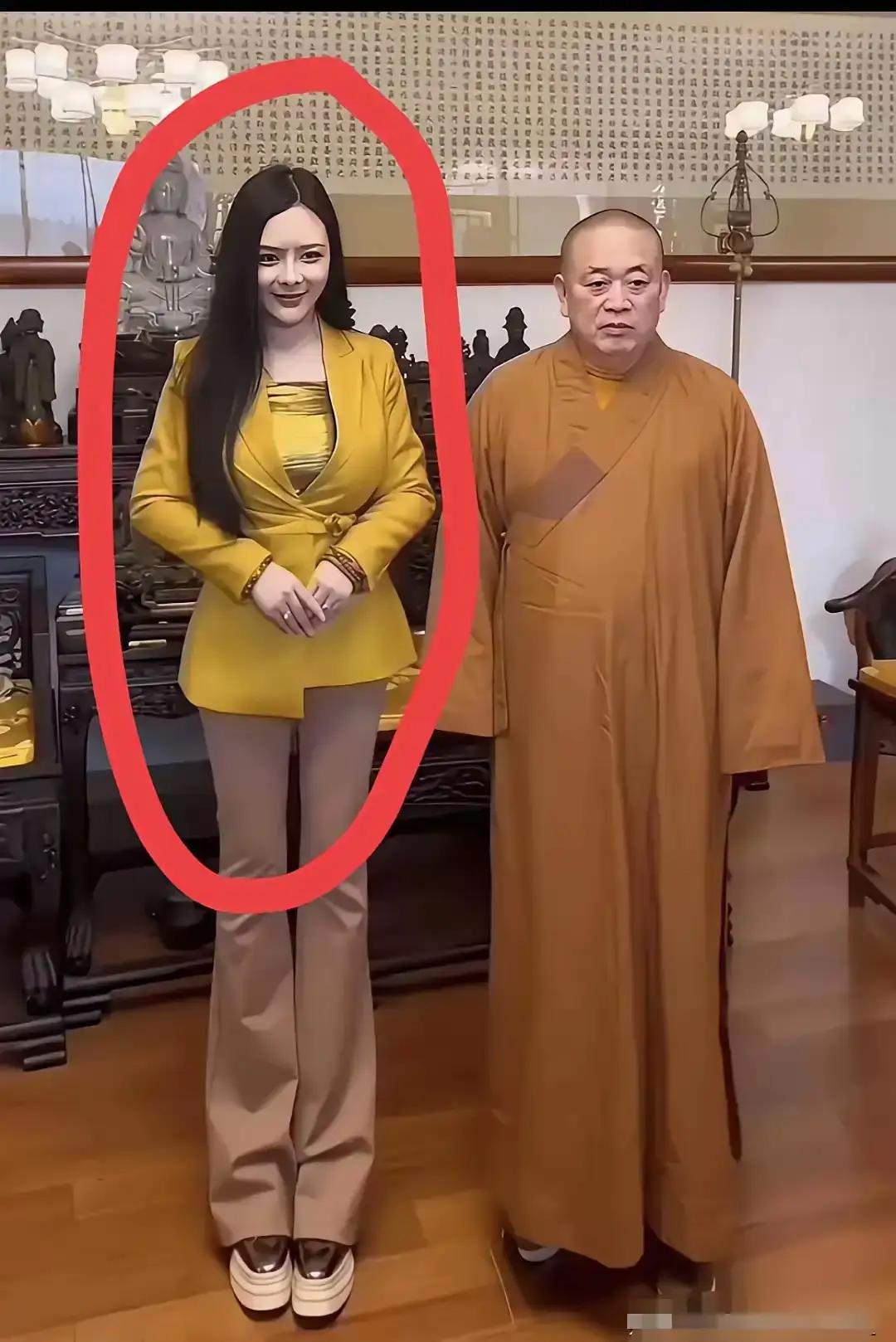 释永信这个原少林寺方丈，已经被提起公诉！有些女歌星，曾经被他开光后，到处去炫耀，