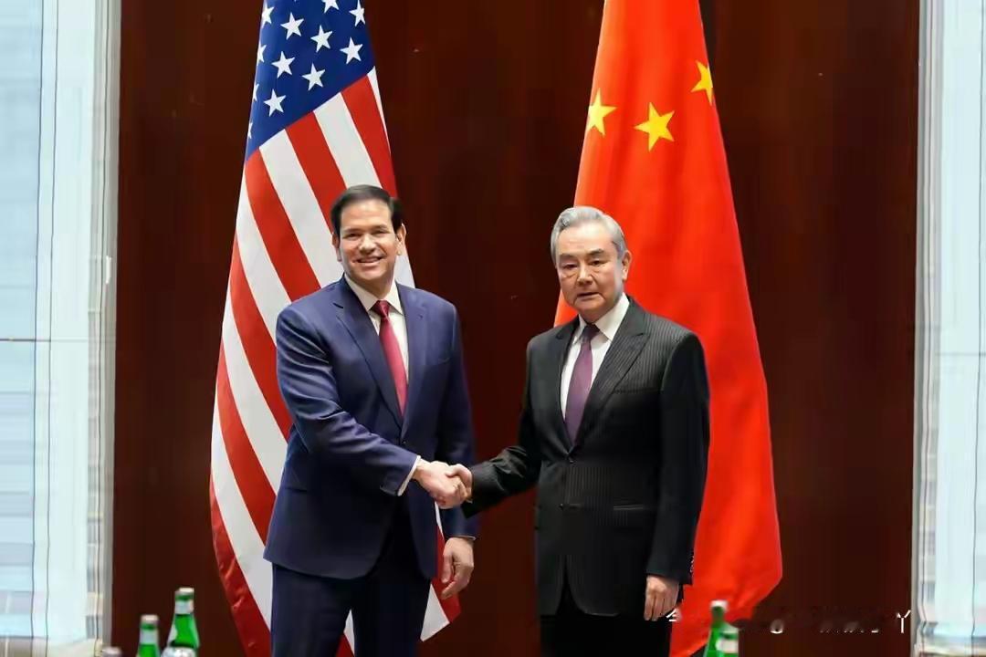 特朗普计划访华的消息传得火热，人还没登机，美国这边已经提前“交底”。现任国务卿鲁