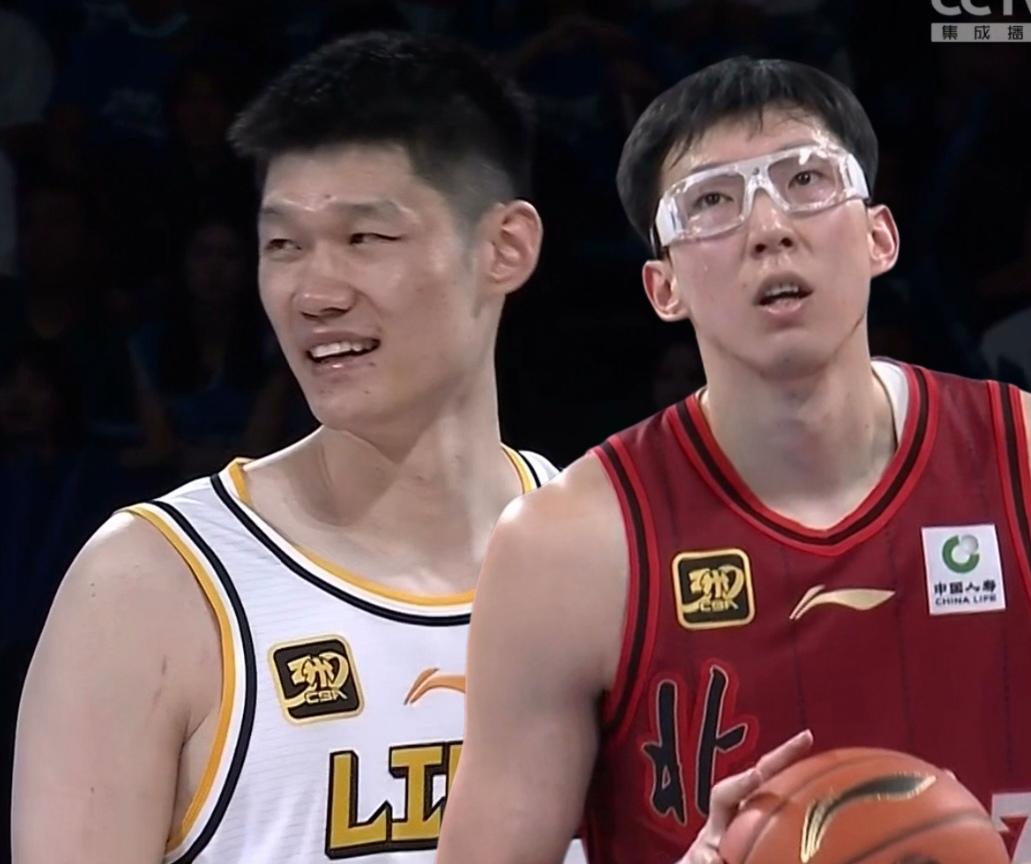 中国男篮现役五大抢手中锋：1. 杨瀚森：20岁，身高218cm，年轻且球商出