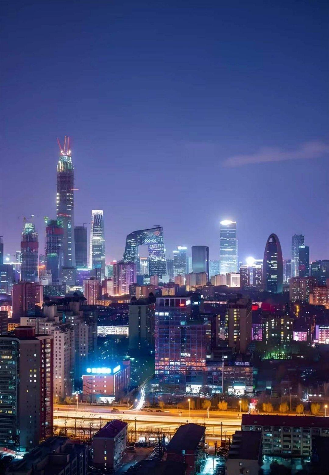 【房价越低越好，是真的吗？】很多不了解房地产的人都觉得“房价越低越好”，房子便宜