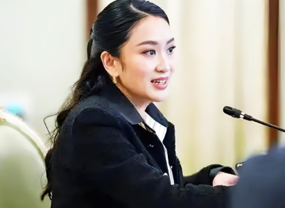 泰国总理兼文化部长佩通坦今天上午保持沉默，执行个人任务，据当地媒体报道，今天下午