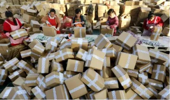 为什么唯独在我们中国，电商彻底干趴了实体店？这么说吧，同样的东西，网上卖300，