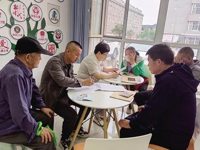 央媒终于给低保户赴港看演出这事定调了！低保是兜住基本生存底线的差额补助，不是