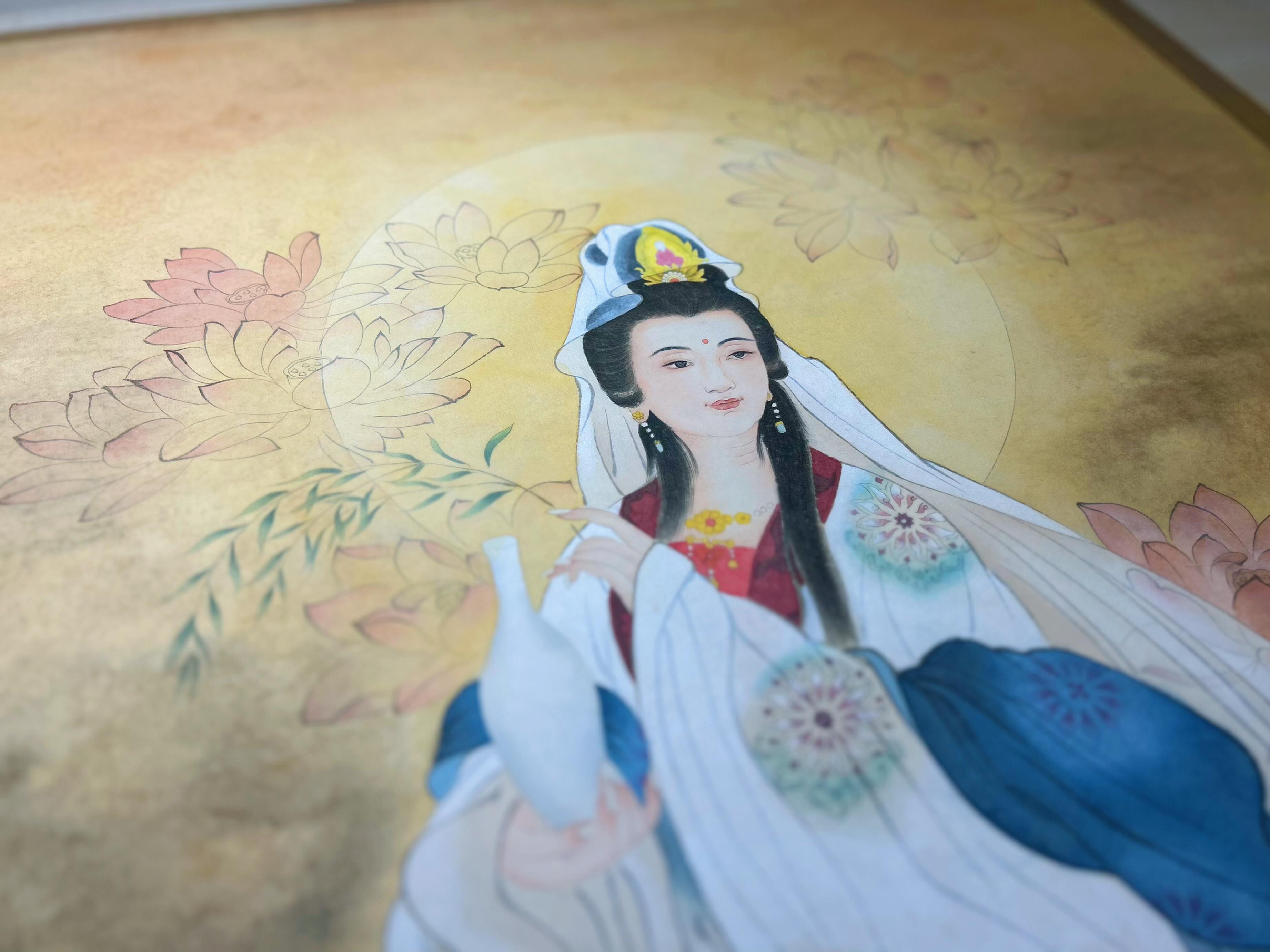 《法华经》中说：“若人散乱心，乃至以一华，供养于画像，渐见无数佛。”观音菩萨​