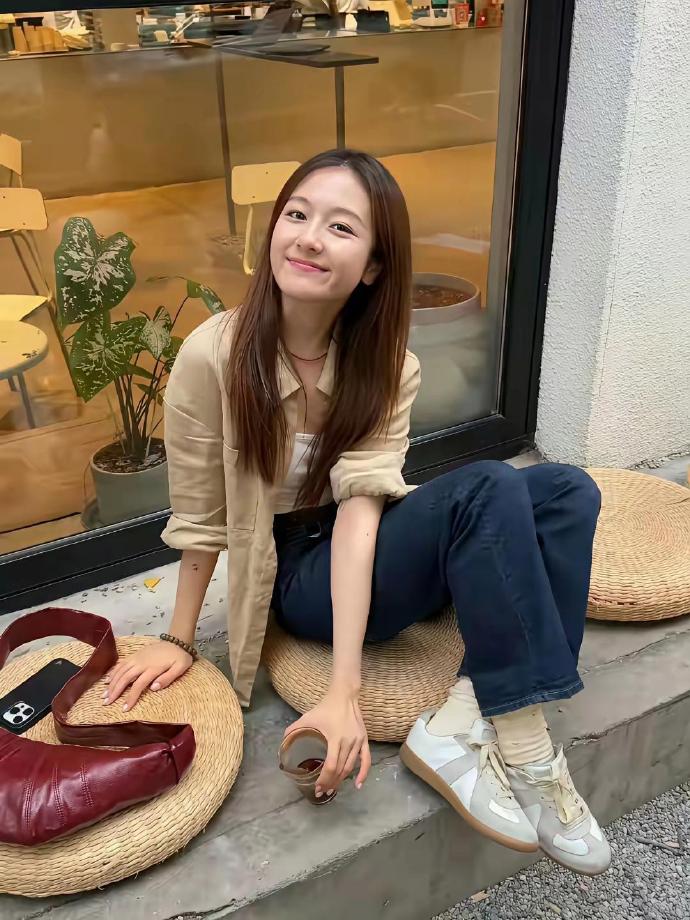 李兰迪被网友发现有纹身，感觉和她乖乖女形象反差确实挺大的​​​