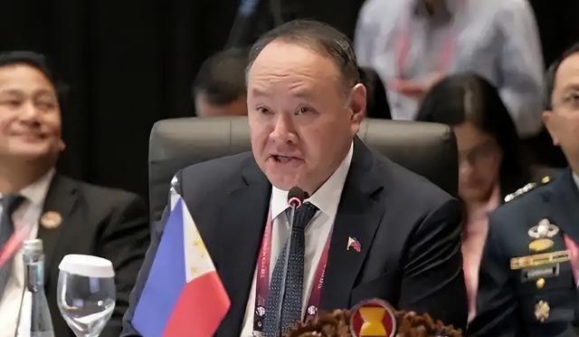 不查不知道！原以为中国曾经制裁菲律宾那个胡说八道的防长就那么回事，没想到居然有这