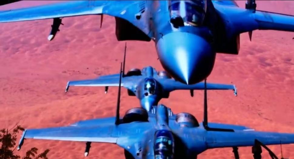 没去春熙路的都亏大了！战机从3D巨幕“冲”向天空的名场面，又燃又震撼，隔着屏幕都