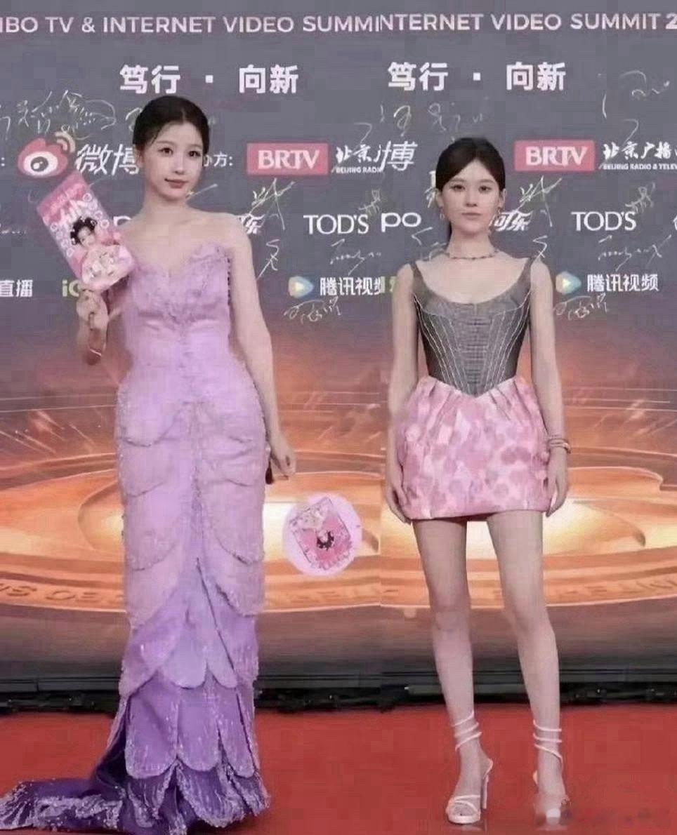 原来虞书欣和赵露思身高差这么多吗？我一直以为她们俩差不多高呢