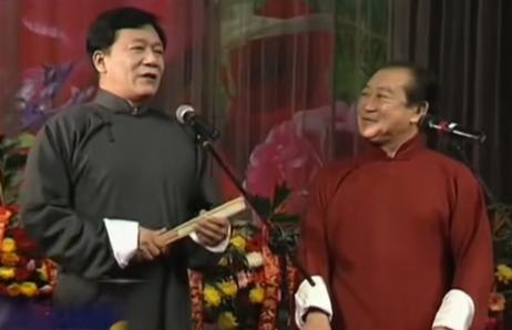 侯耀文在魏文亮的专场演出上，当众说对方声音像太监，魏文亮直接回了一句不知道侯宝林