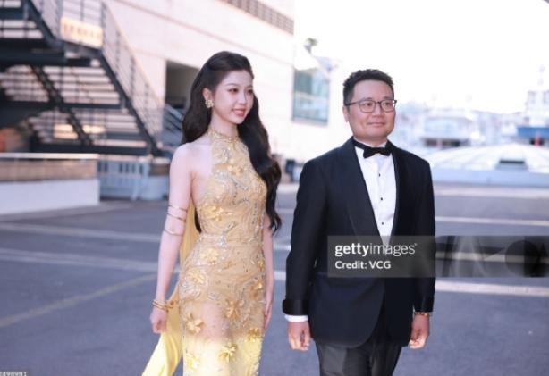 虞书欣戛纳紫毯被嘲！虞书欣这次盛装出席戛纳世界人工智能电影节，但因并非是戛纳电