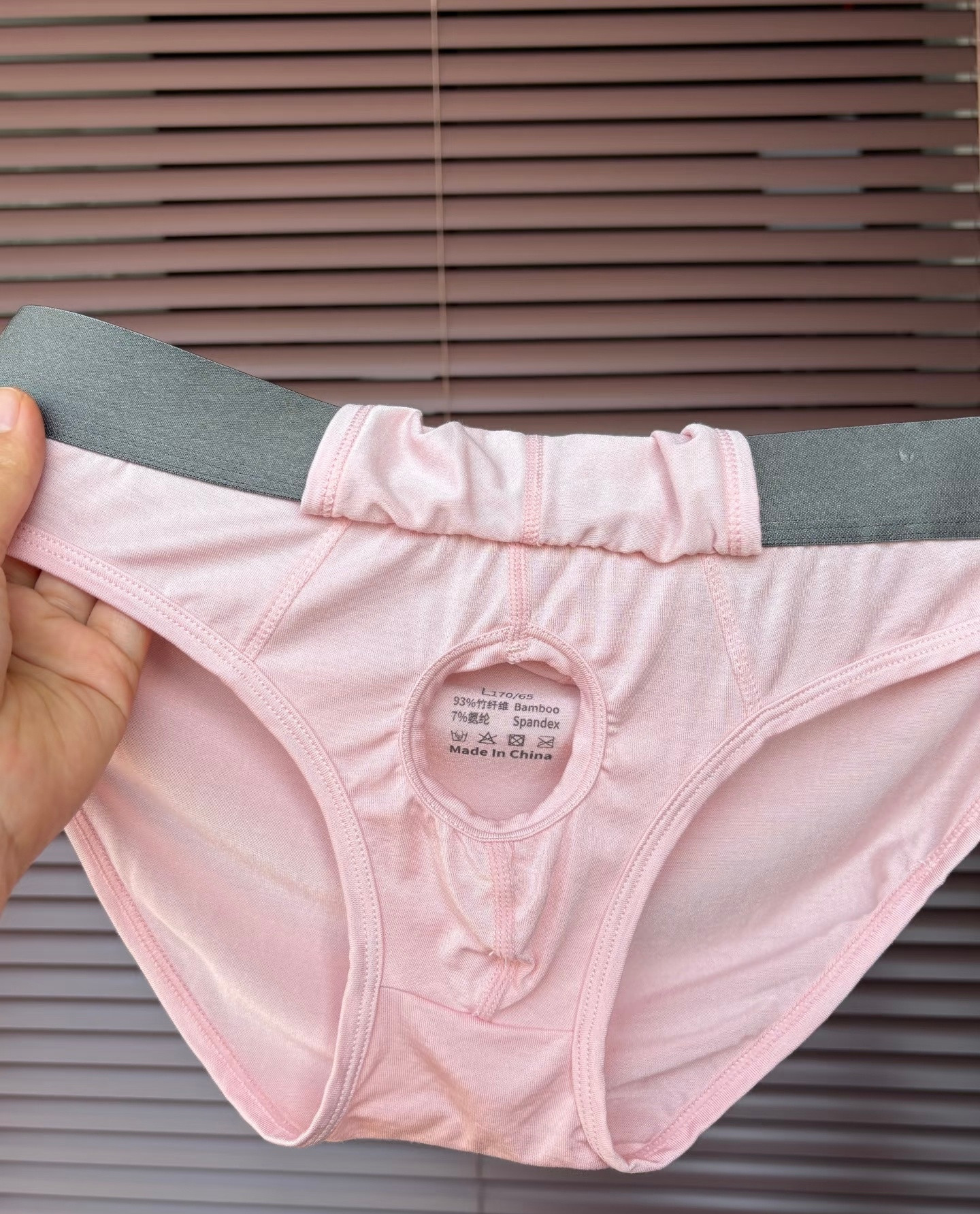 【不懂就问】有没有穿过这种内裤的？两个问题①透气更好吗？②会掉出来吗？