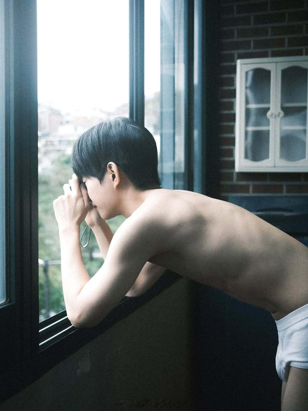 这种瘦小的可以扛起来摔床上、抱起来去厨房、背起来去客厅…