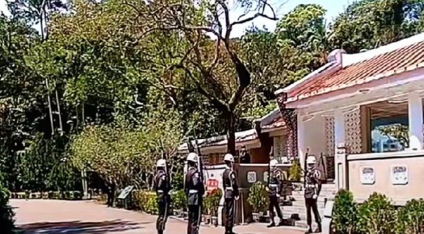 台湾这两天又出了一件大事。2026年4月12日，校长曾孙蒋友松公开宣布，将正式