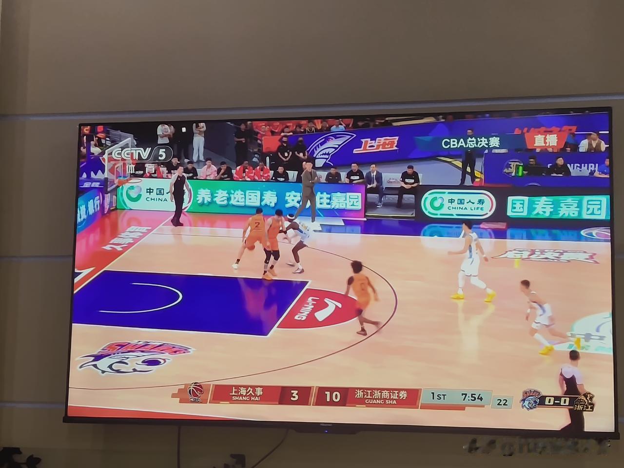 没出意外，走到最后的还是他俩，常规赛排名第一的上海和第二的浙江。他们走过漫长的常