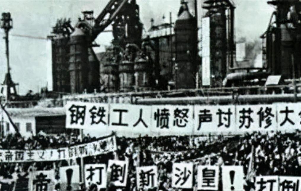1969年3月2日，周总理叫醒了正在酣睡的毛主席，焦急地说道：“主席！苏联打我们