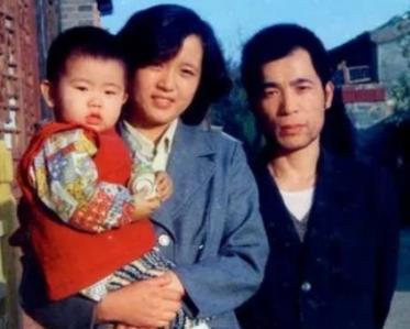 1981年，梁晓声经人介绍与北京姑娘焦丹相亲，谁知一见面梁晓声就对焦丹说：“我每