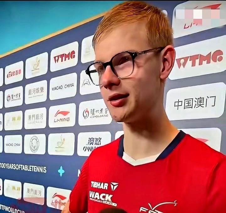 哭什么？别哭了。你们在这个年龄段，凭天赋和努力，已经是行业最顶尖的那一拨了，