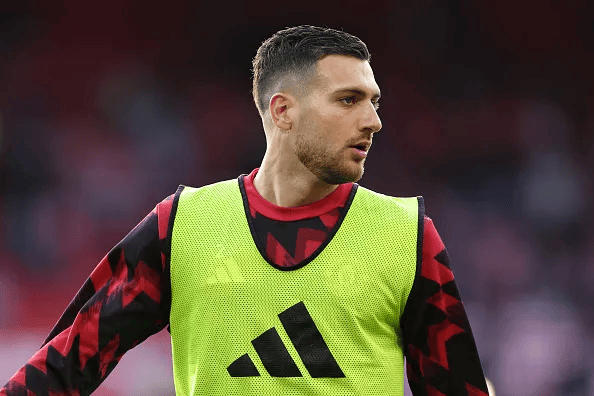 李-夏普: 达洛特会轻易丢球, 曼联转会窗要解决左翼卫问题