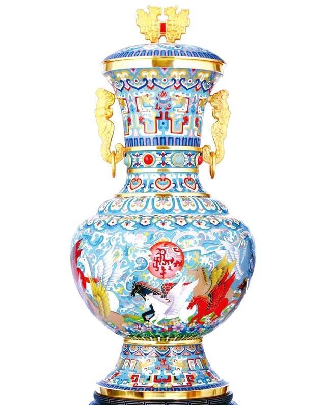 1951年，47岁林徽因和丈夫逛古文化市场时，盯着一只花瓶看了几秒钟。这时，