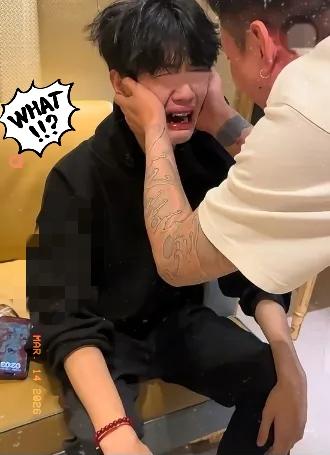 一男子为了验证刮刮乐不是坑，豪砸21万多，把彩票店全包了，当场实测，结果一出，