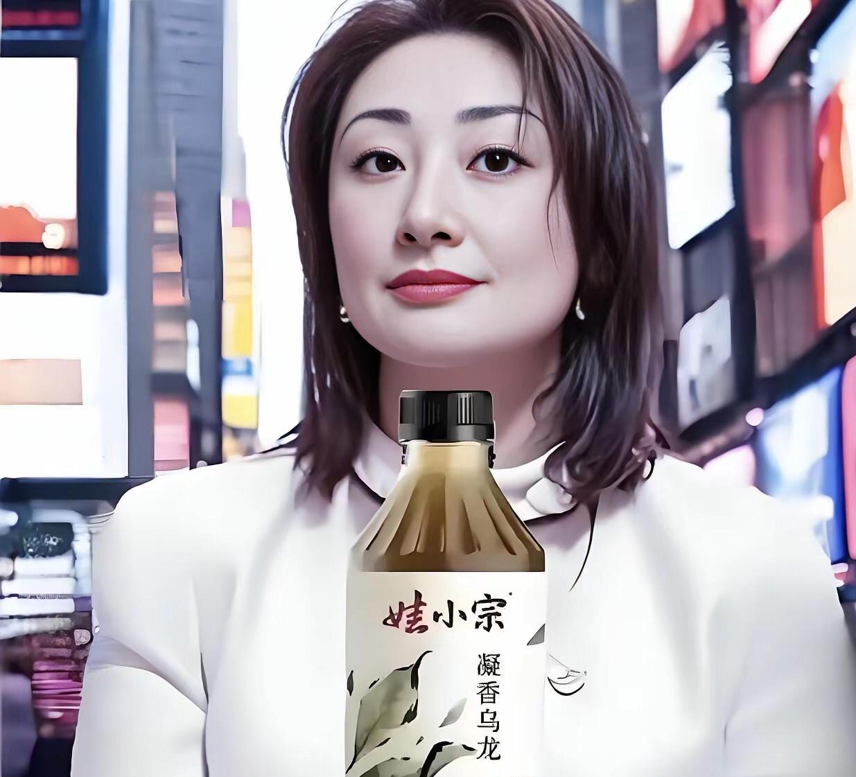 商标失守、亲叔“插刀”？王健林一句话道破宗馥莉败走娃哈哈真相2025年10月