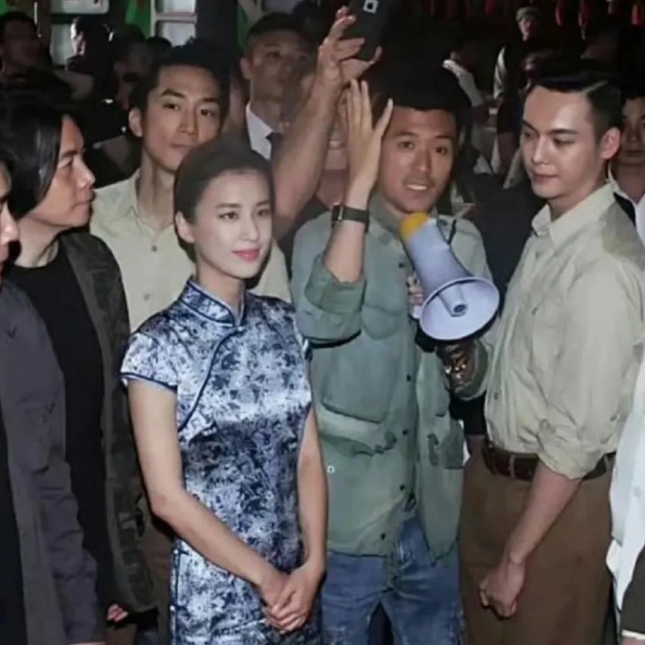 美成啥了。。。旁边站着一个这么帅的陈伟霆，后面站着宋承宪，真的能爱上杨子吗？？？