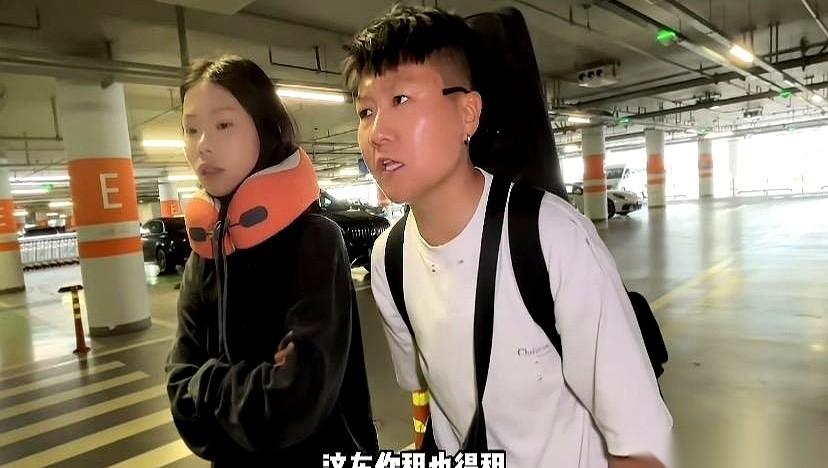 网红“辣锅SHE”想复刻一鹤的进藏神话，结果还没出成都，先在租车公司门口栽了个大