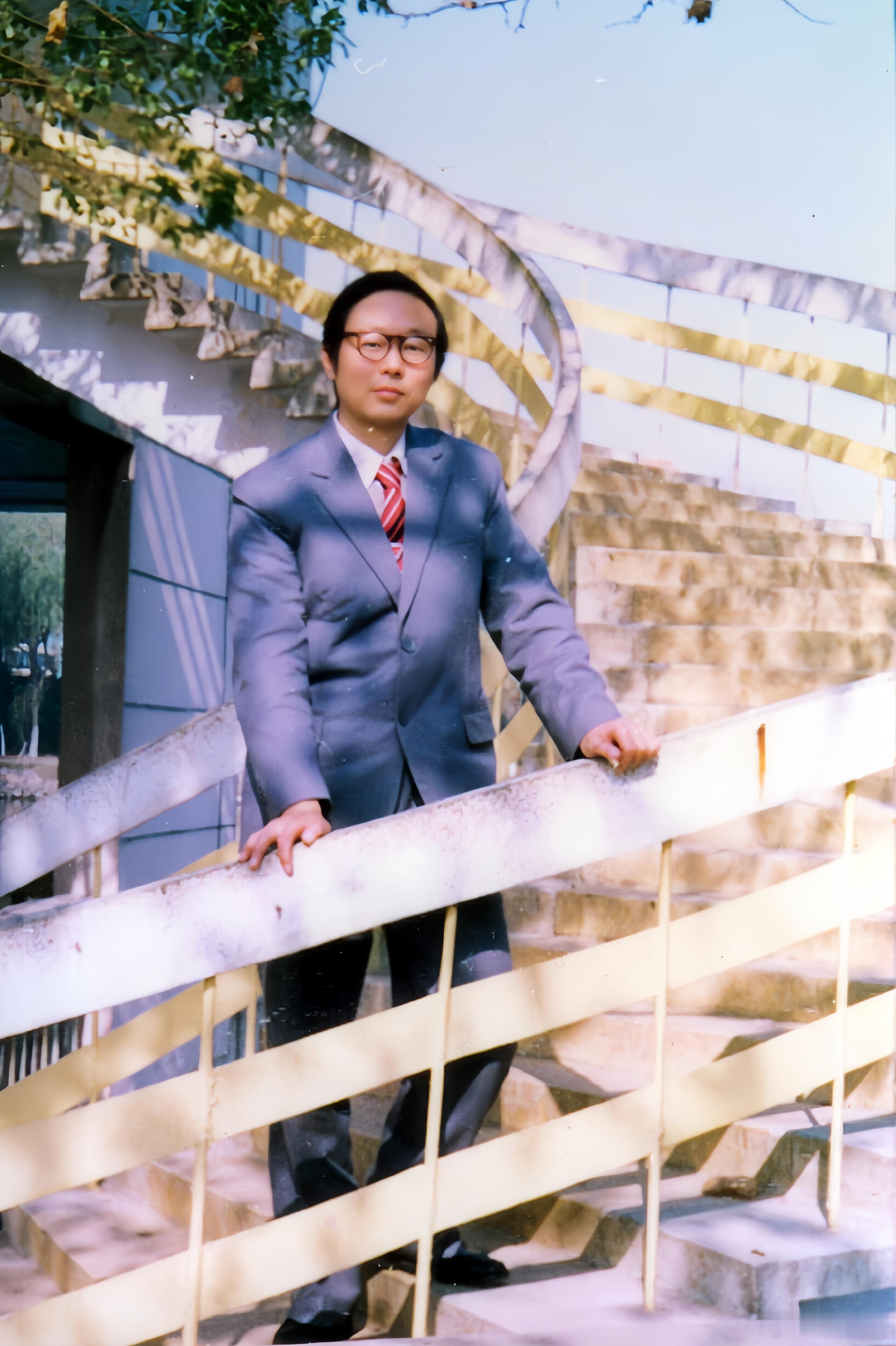 1985年在湘潭市雨湖公园留影