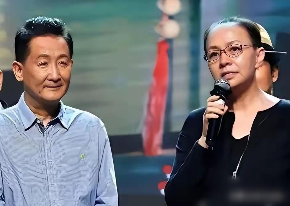 当年，梁欢不管宋丹丹如何悲伤，铁了心要嫁英达。亲哥梁天最后只能跪下，说"你将来后