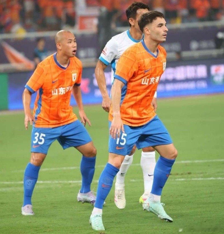 我刚知道，昨晚饭局一位刚离职的山东泰山俱乐部高管喝多了说：外援解约，最可怕的不是