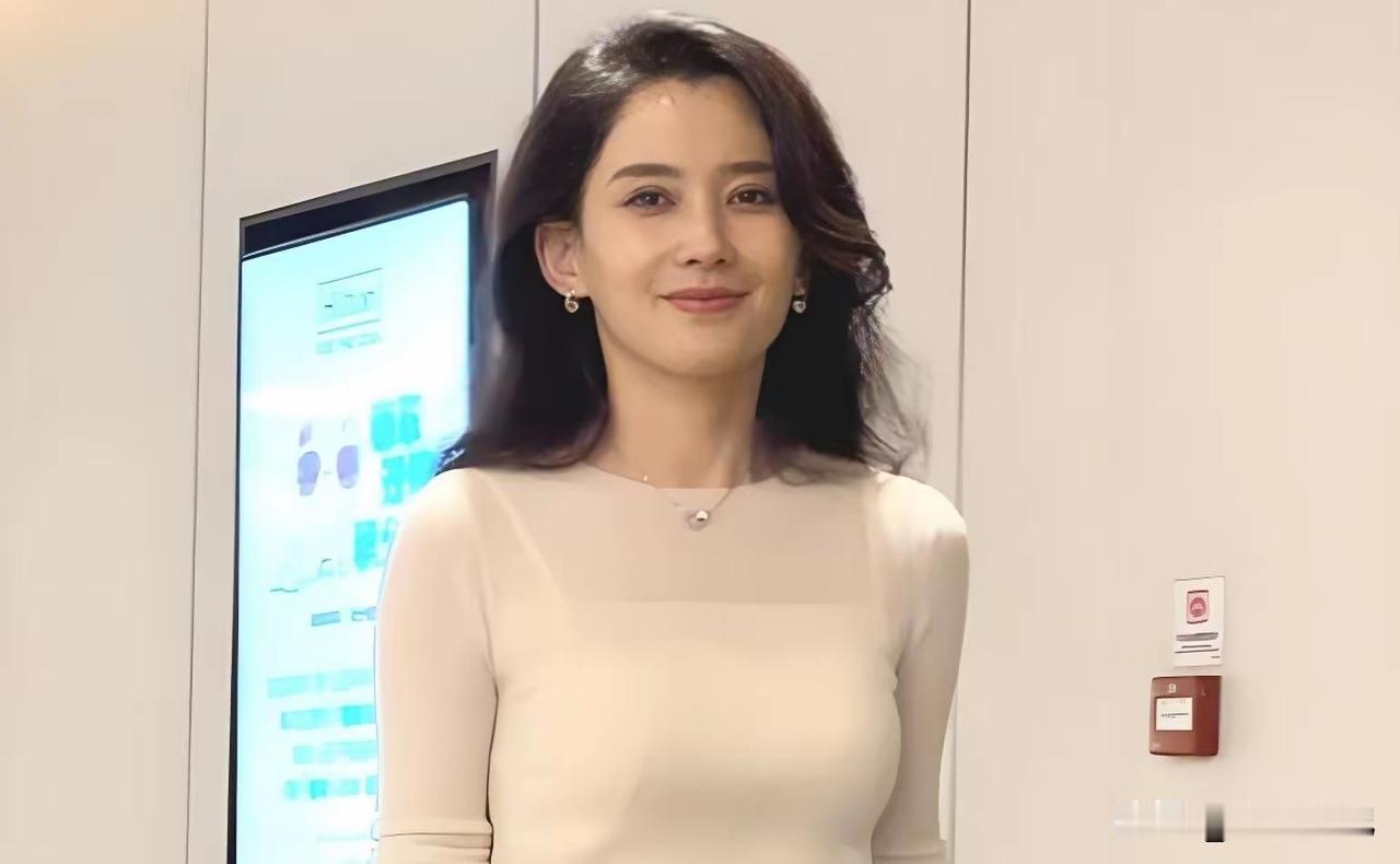 汪峰这次踢到铁板了：监控拍到他夜会美女，全网等森林北发疯，结果人家甩出一段撸铁视