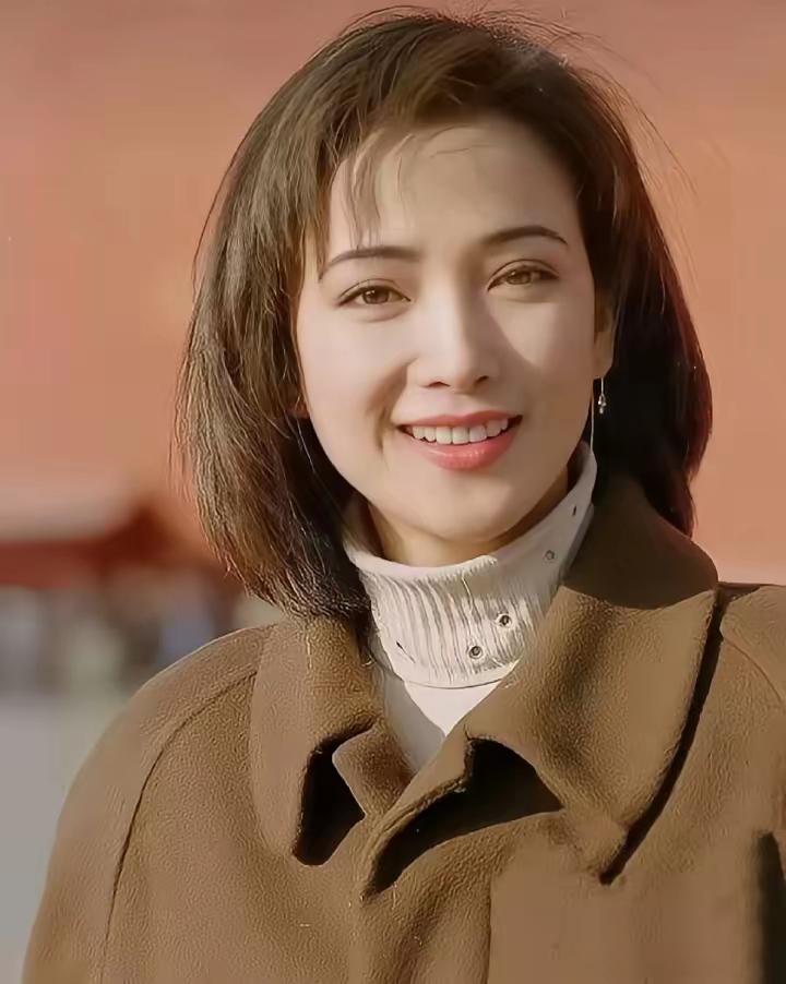 何晴的去世，为什么在民间，甚至年轻人中，引起很大轰动？因为，她实际上是所有人的