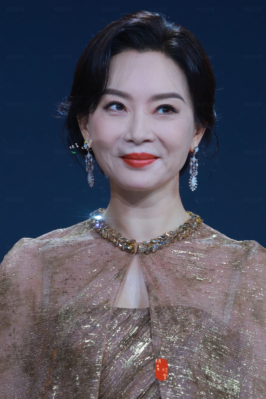 鎏金女王陈数，光彩照人