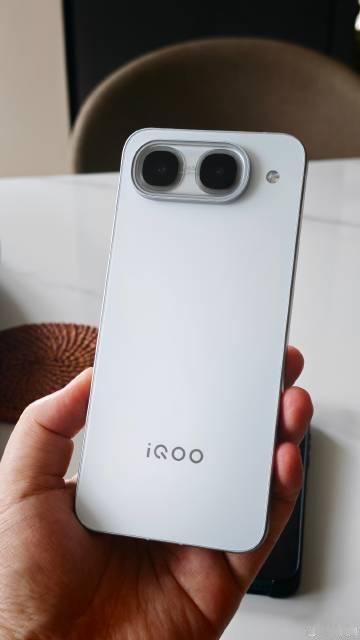 iQOO Neo11至尊版真机实拍，我看到这deco第一反应就是，电池...