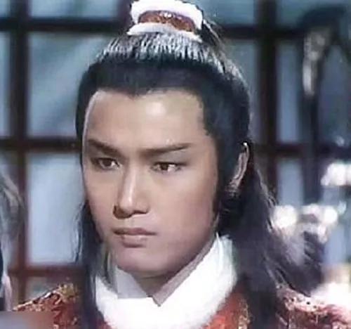 黄蓉输给穆念慈，不是因为她不够好，恰恰是因为她太好。杨康的手悬在半空，没接那根