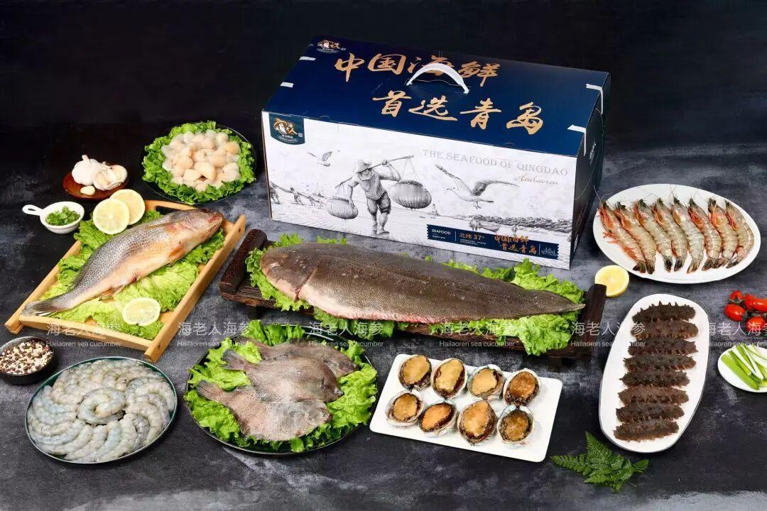 游客們来青岛旅游选伴手礼，要到大超市专柜去买青岛老字号崂山红茶，崂山绿茶，波尼亚