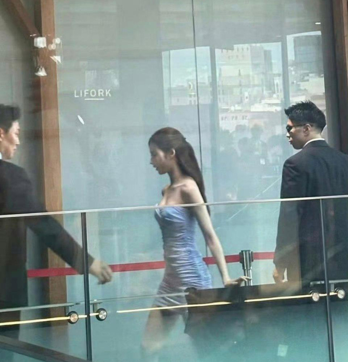 好身材就是隔着一百米以外也有视觉的冲击感​​​
