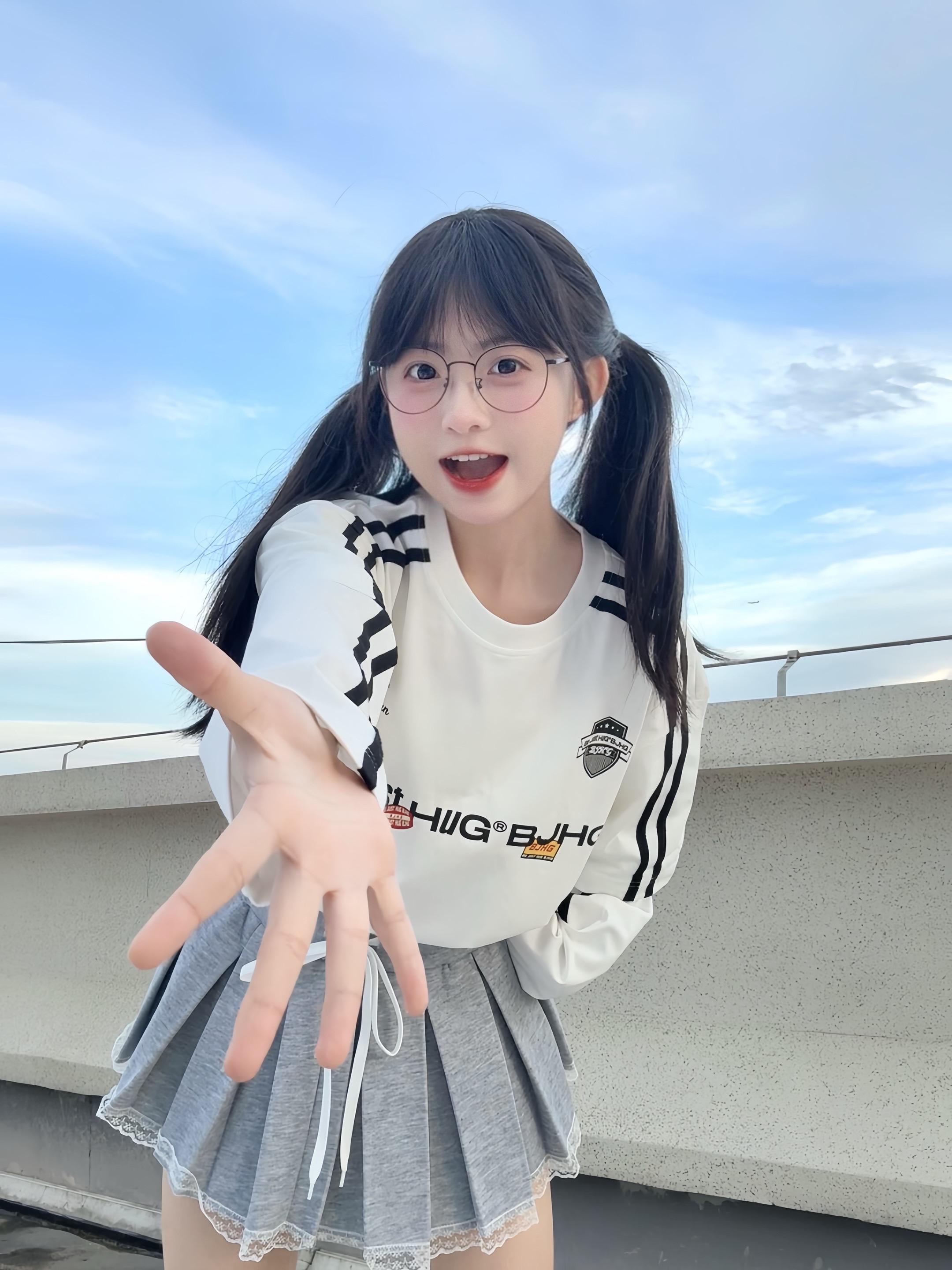 我从出生就是双马尾了