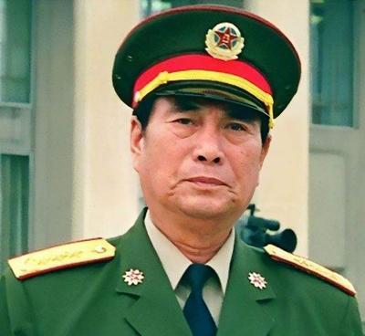 127师师长张万年被越军活捉！越军广播里的声音像炸雷一样劈过来："张万年被我