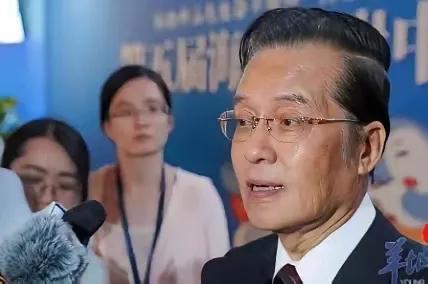国民党副主席张荣恭在接受记者采访时表示，要和平就必须统一，不统一就没有和平，单讲