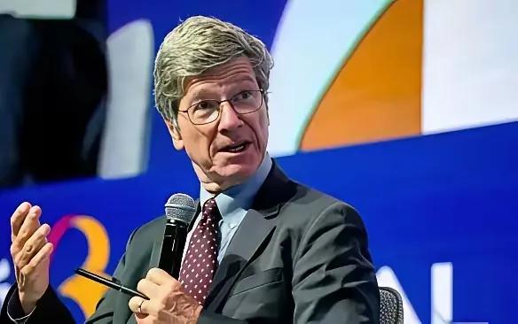 一个美国教授说了句大实话，台下掌声就没停过，他说，两千年，中国，从没跨过那片海去