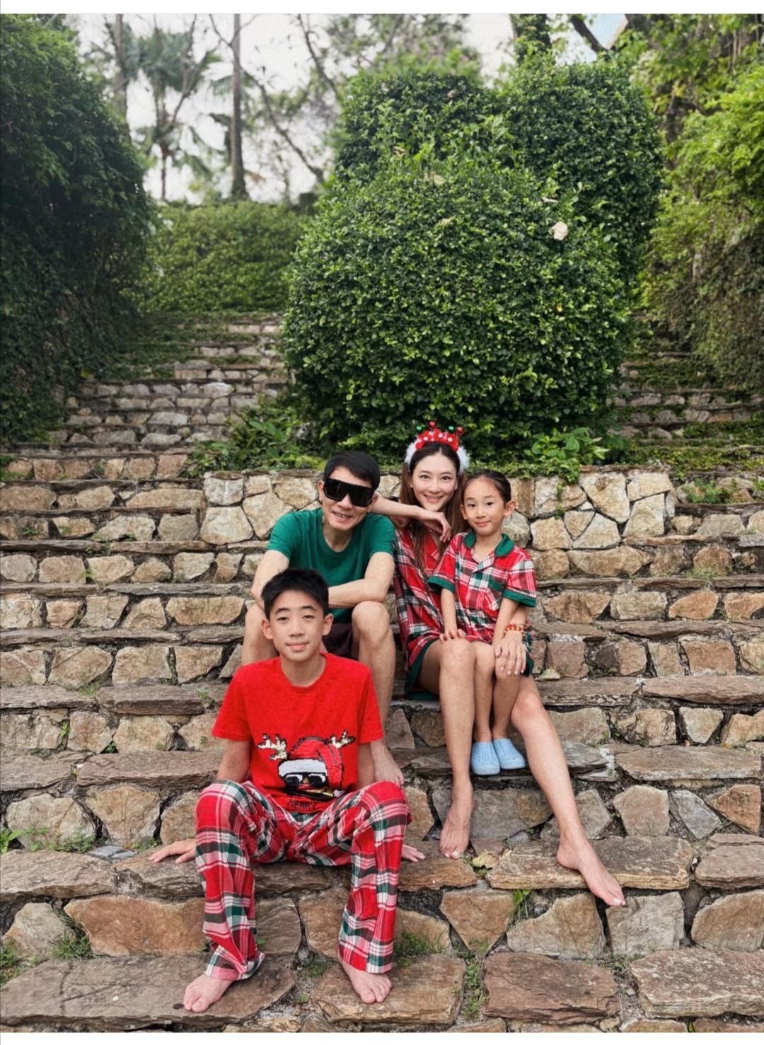 应采儿，脚丫子看着好男性化。