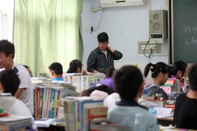 为什么现在的老师都躺平了？我这个工作打交道最多的群体，除了家长就是老师。这两